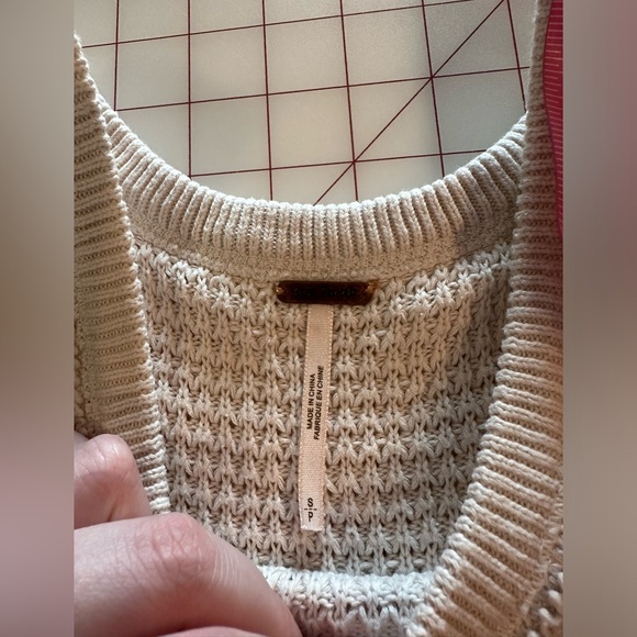 Free People size small cream colored cut out sleeve boho sweater - Picture 10 of 14